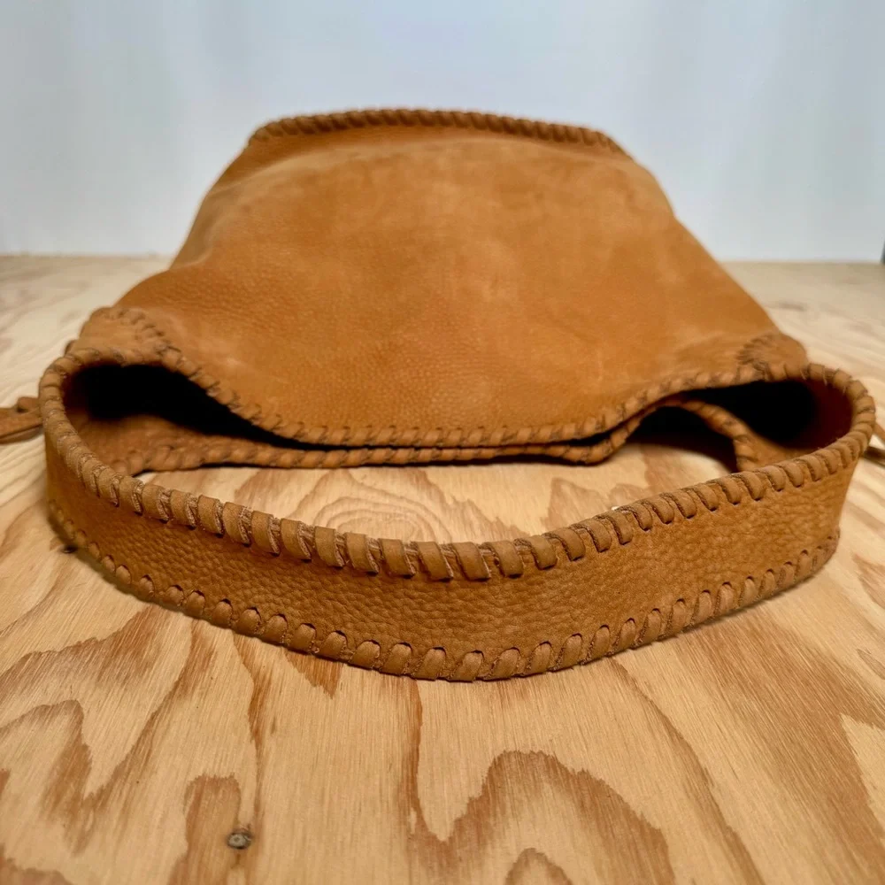 Cᴏʟᴇ Hᴀᴀɴ Rᴀʟᴇɪɢʜ Wʜɪᴘsᴛɪᴛᴄʜᴇᴅ Hᴏʙᴏ Bᴀɢ ɪɴ Cᴏɢɴᴀᴄ - Picture 10 of 16